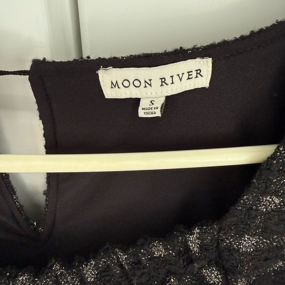 Moon River Black and Gold Sparkle Puff Sleeve Dress - Picture 6 of 8